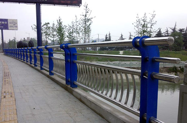 橋梁護欄