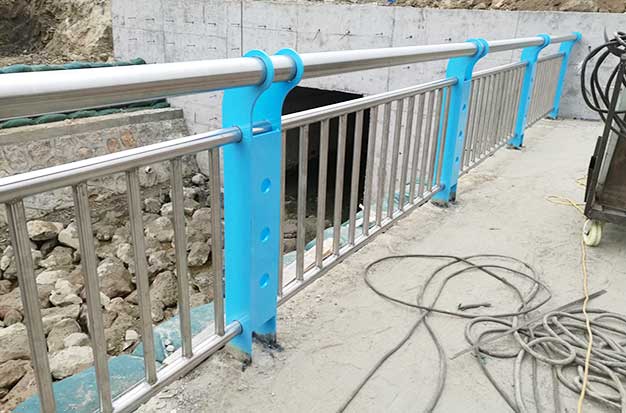 不銹鋼橋梁護欄